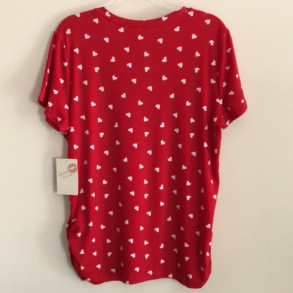 Free Kisses Red and White Heart Top SIZE 1X - Picture 8 of 9